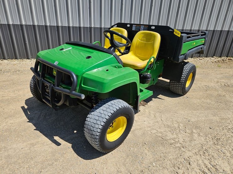 2016-john-deere-gator-image-1