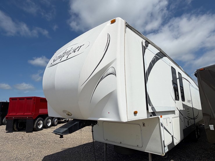 2010-forest-river-sandpiper-fifth-wheel-camper-image-1