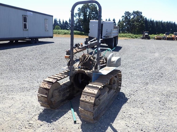argo-tractors-tracked-tractor-image-1
