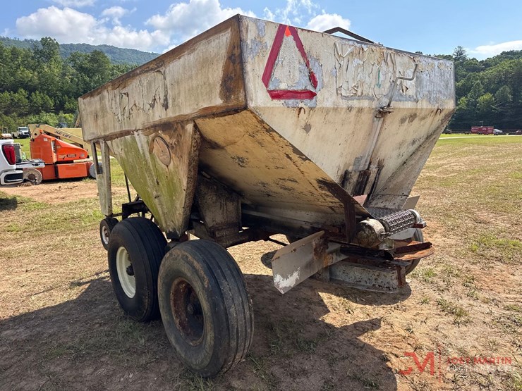 simonsen-8'-pull-type-fertilizer-spreader-image-4