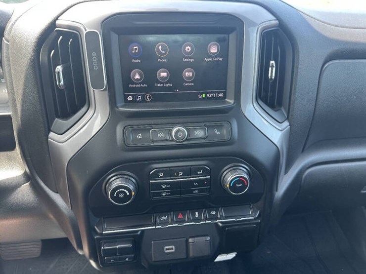 2020-chevrolet-silverado-2500hd-image-11
