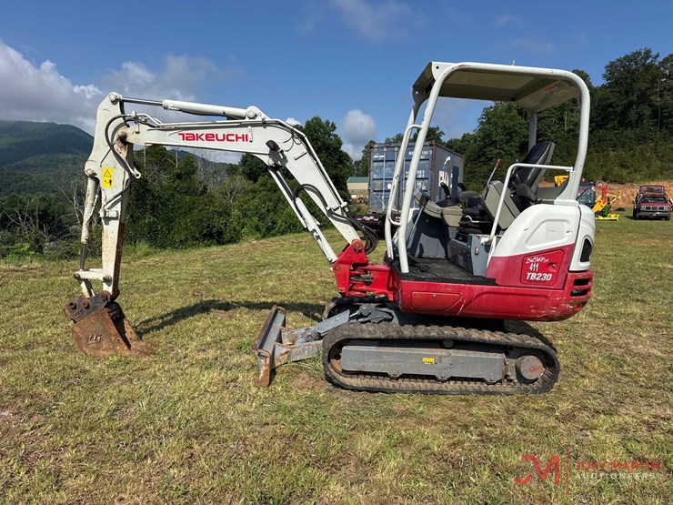 takeuchi-tb230-image-2