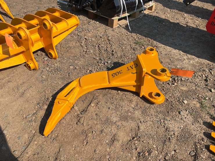 2026-caterpillar-305-image-3