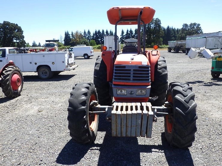 kubota-m900-tractor-image-2