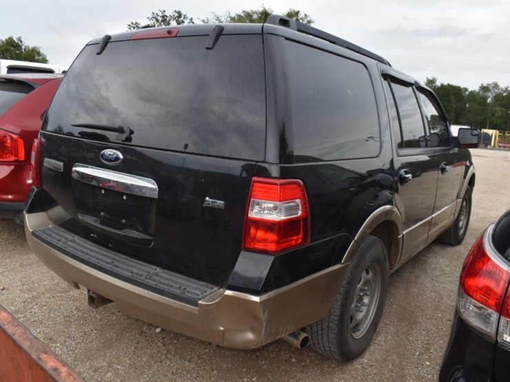 2012-ford-expedition-image-3