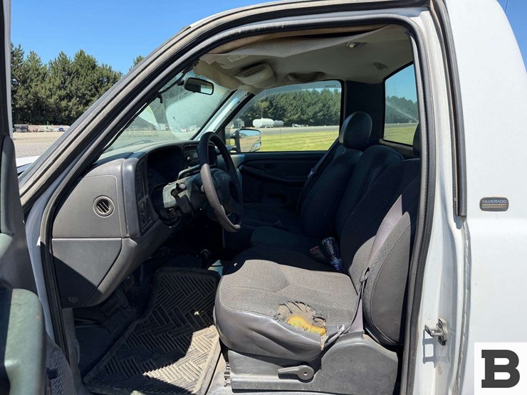 2003-chevrolet-silverado-2500hd-image-21