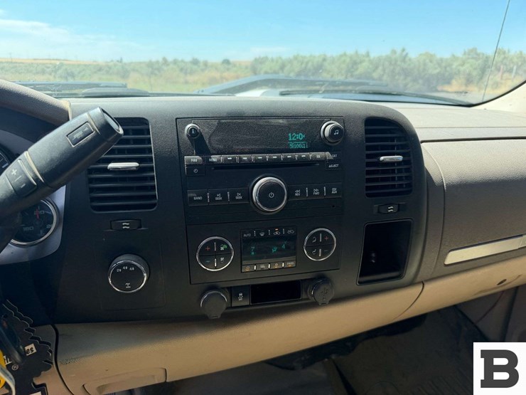 2013-chevrolet-silverado-3500-image-34
