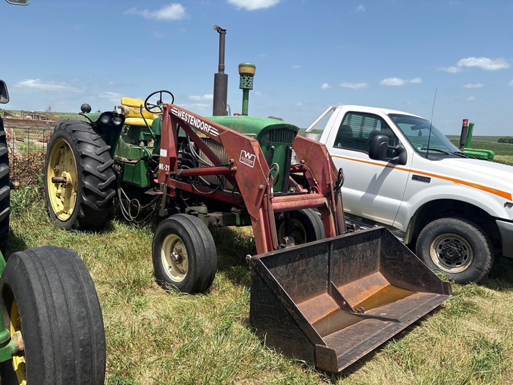 john-deere-3020-image-1