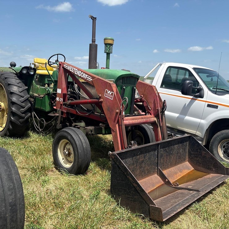 JOHN DEERE 3020