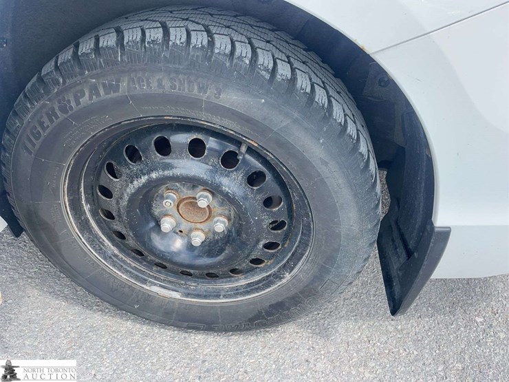 2013-toyota-sienna-image-22
