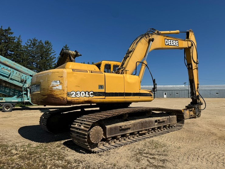 deere-230-lc-image-5