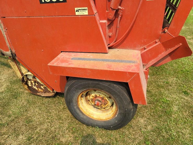 gehl-1600-round-baler-image-16