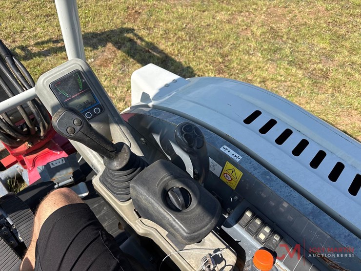 takeuchi-tb230-image-24