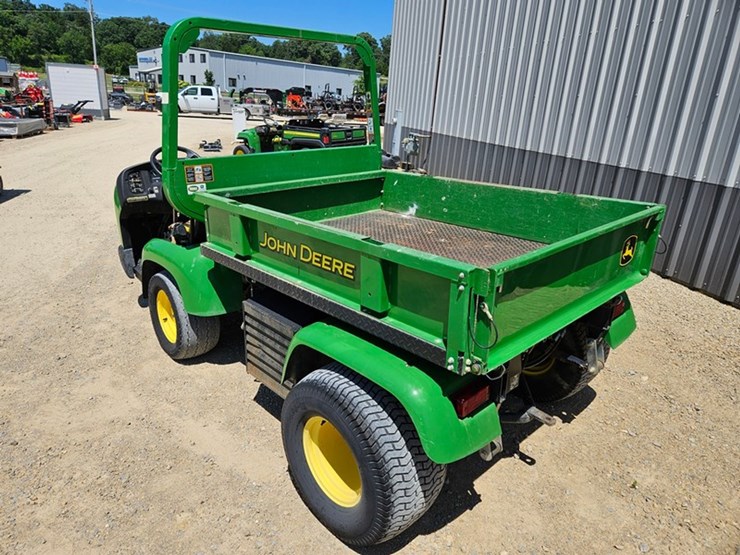 2016-john-deere-gator-image-3