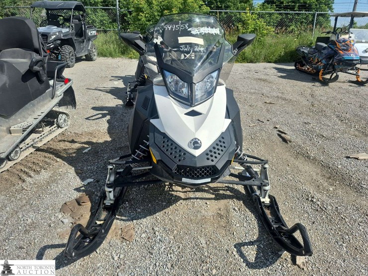 2015-ski-doo-grand-touring-sport-image-2