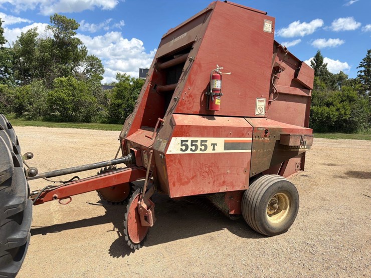 hesston-555t-image-1