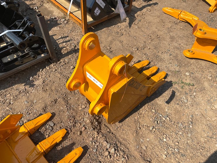 2026-caterpillar-305-image-2