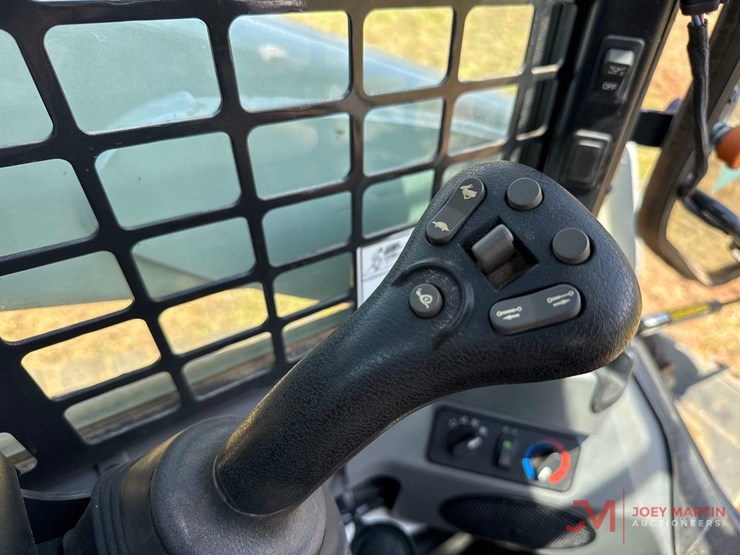 2023-bobcat-t770-image-23