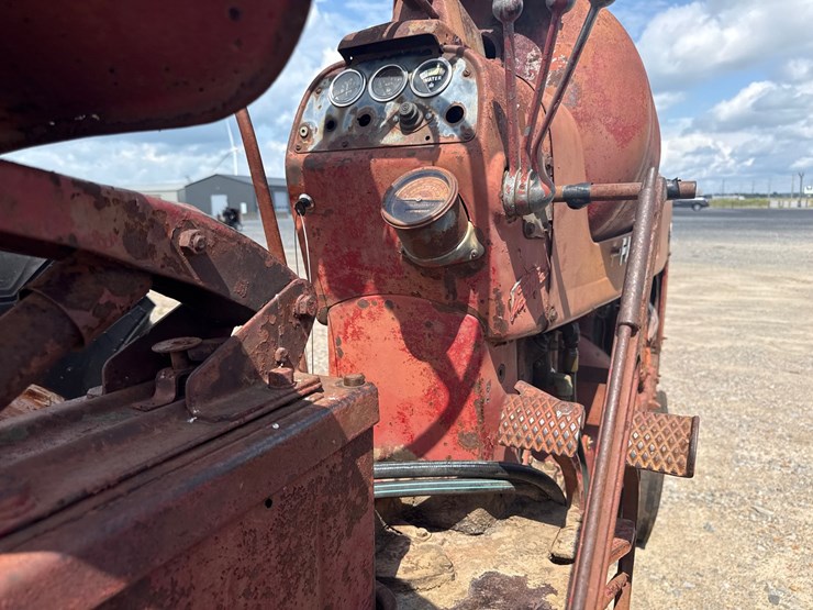 #45331-•-mccormick-farmall-450-tractor-933-inv#-45331-image-26