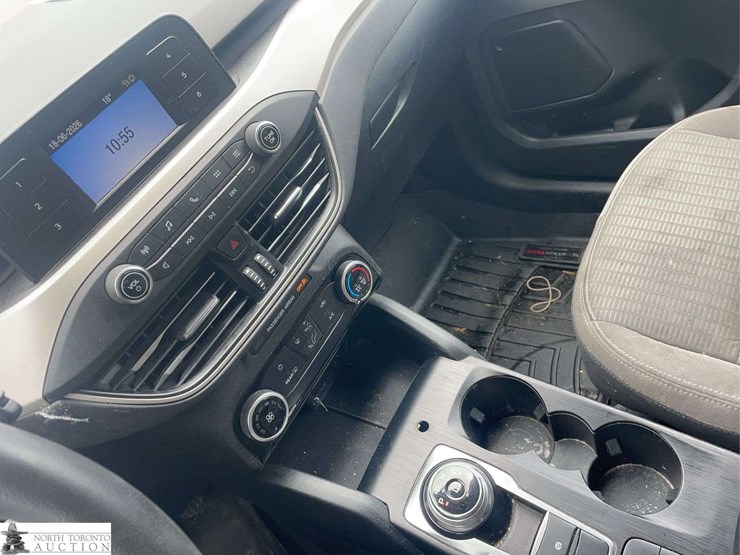 2021-ford-escape-image-13