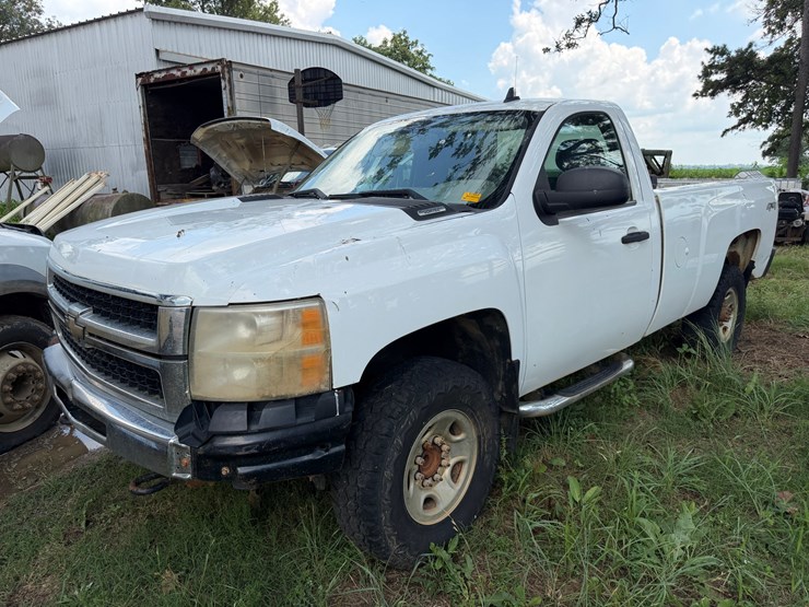 2010-chevrolet-silverado-2500-image-1