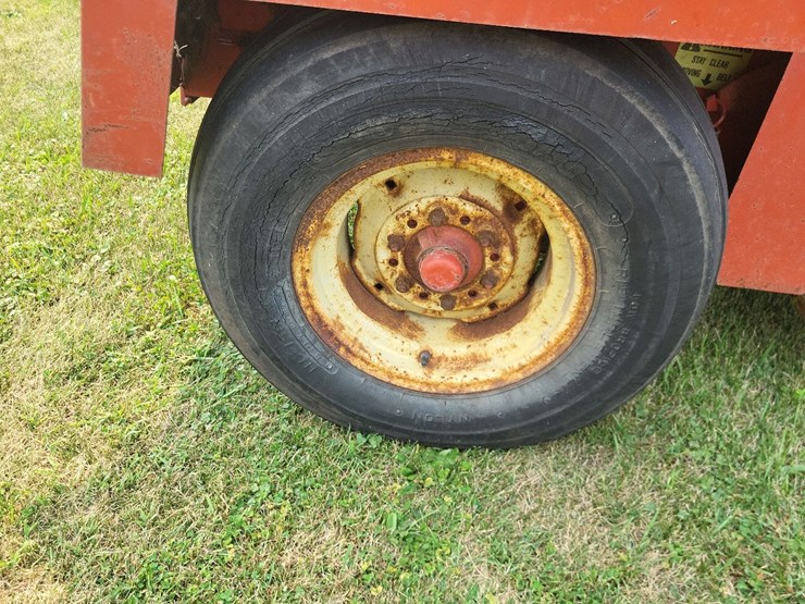 gehl-1600-round-baler-image-25