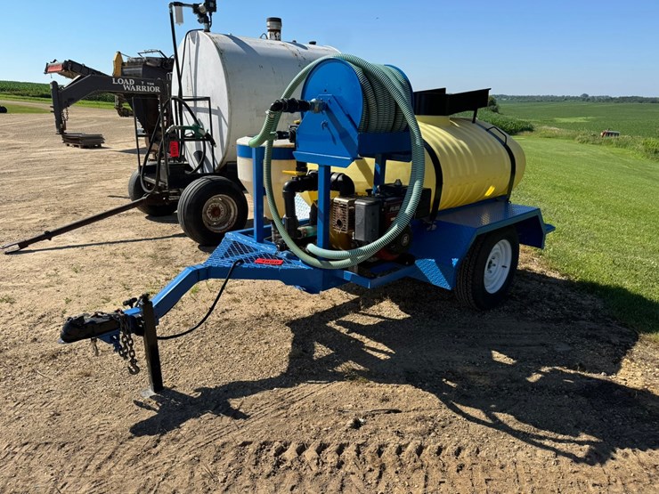 #1890-•-300-gal-towable-hydro-seeder-image-1