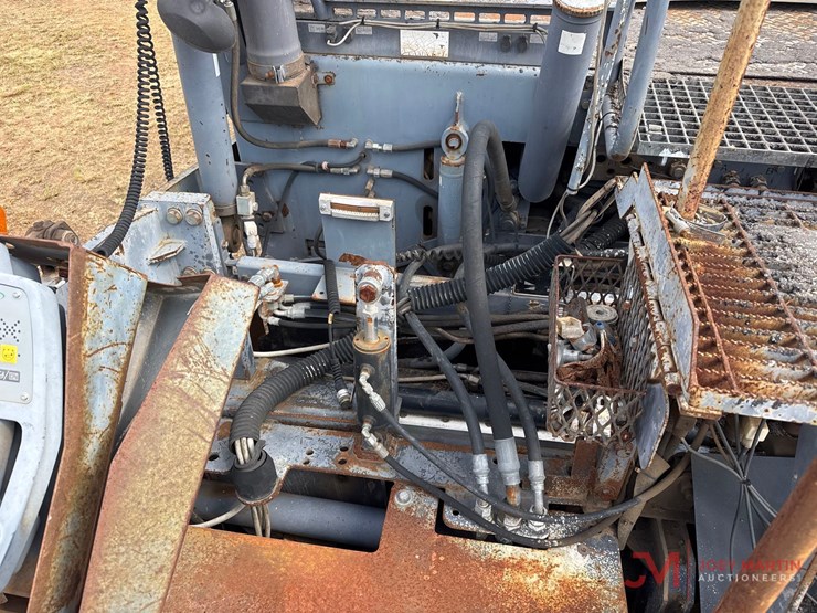 vogele-vision-5200-2-tracked-asphalt-paver-image-21