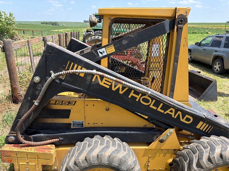 new-holland-l553-image-14