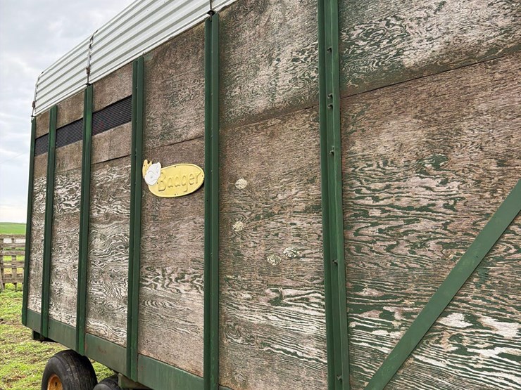 badger-18ft-front-unload-silage-wagon-image-18