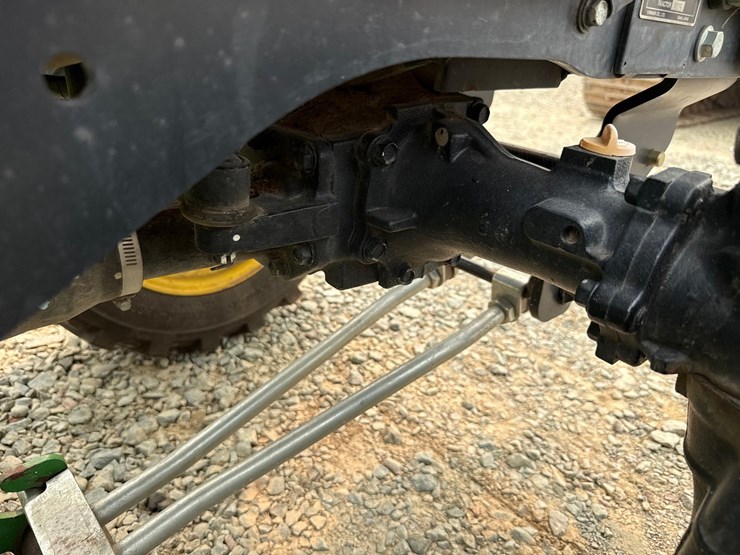 2014-john-deere-2025r-image-37