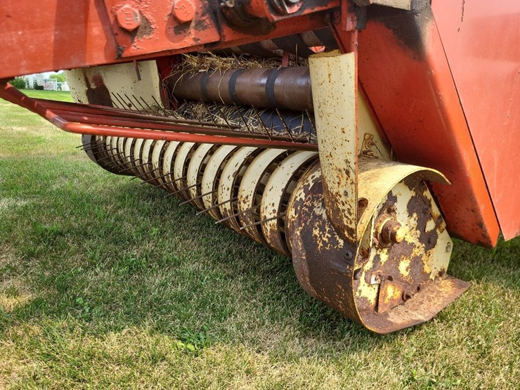 gehl-1600-round-baler-image-12