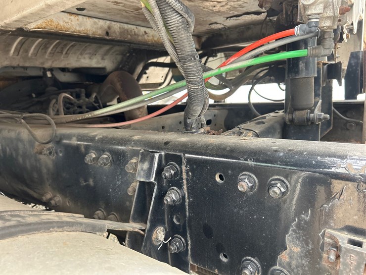 2003-freightliner-fl112-image-4
