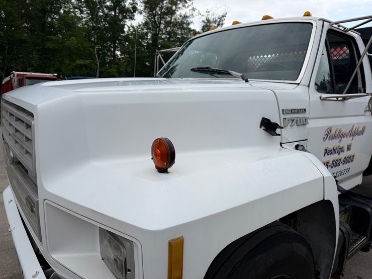 ford-f700-image-10
