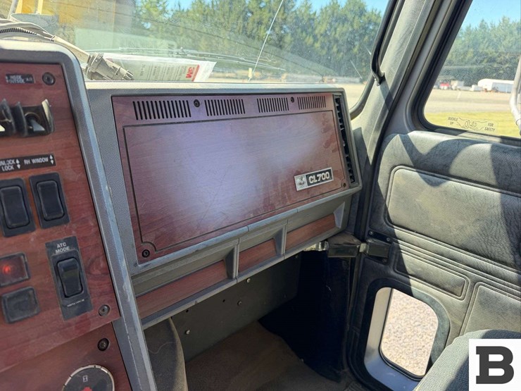 1999-mack-cl713-image-42