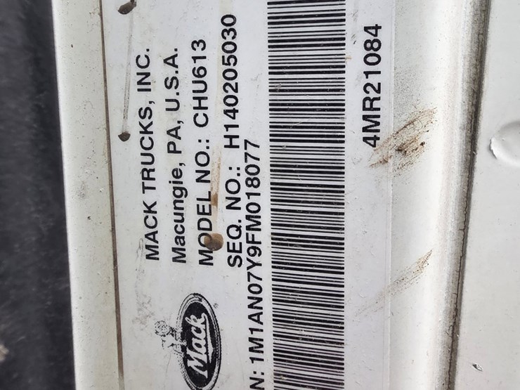 2015-mack-chu613-daycab-truck-image-1