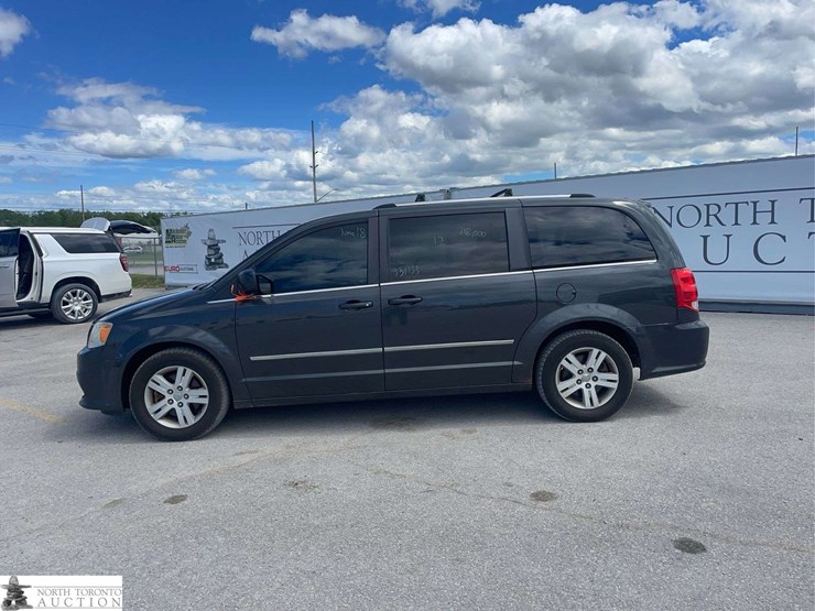 2012-dodge-grand-caravan-crew-image-8