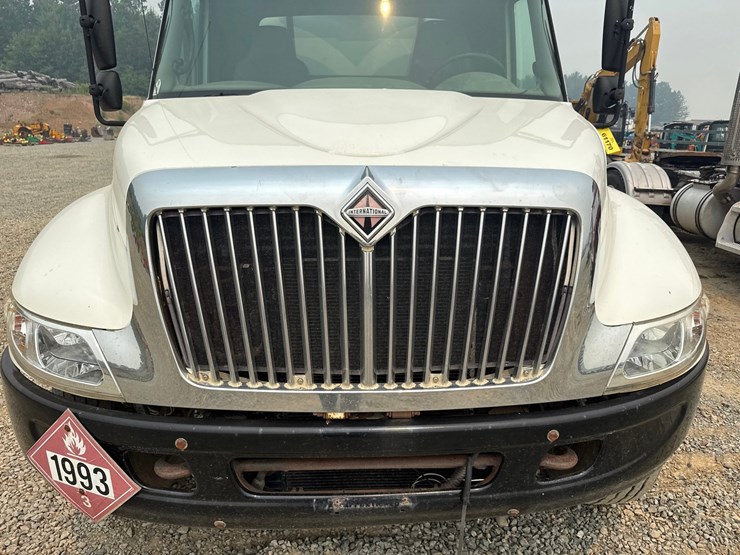 2004-international-durastar-4300-image-10