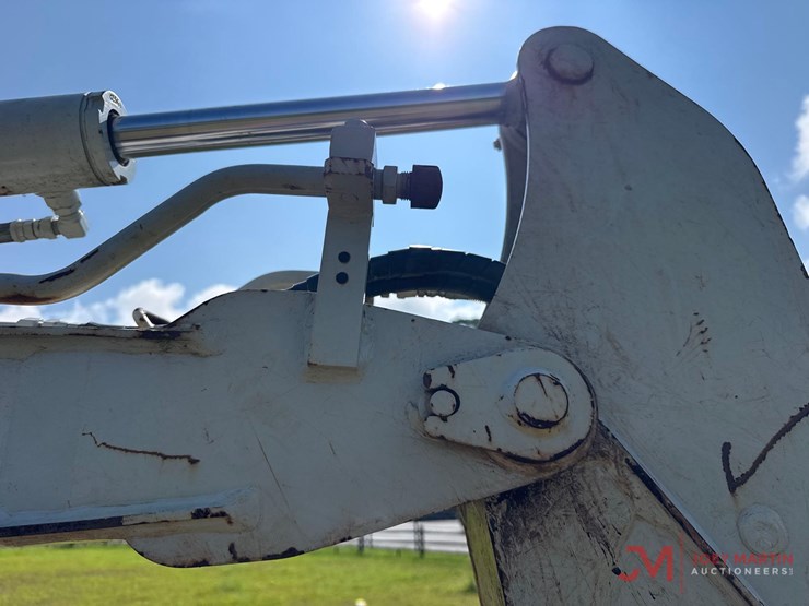 takeuchi-tb230-image-15