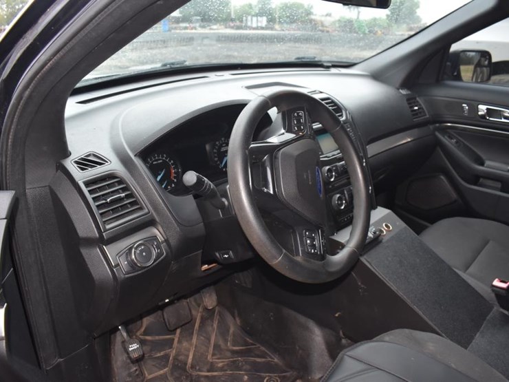 2018-ford-explorer-image-9