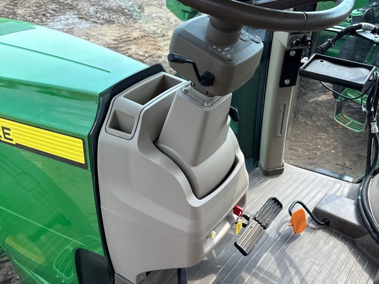 2013-john-deere-8235r-image-50