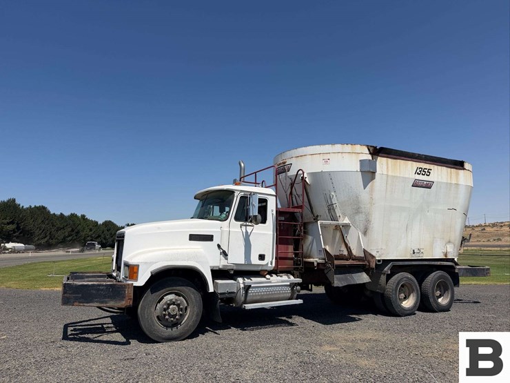 2002-mack-ch613-image-1