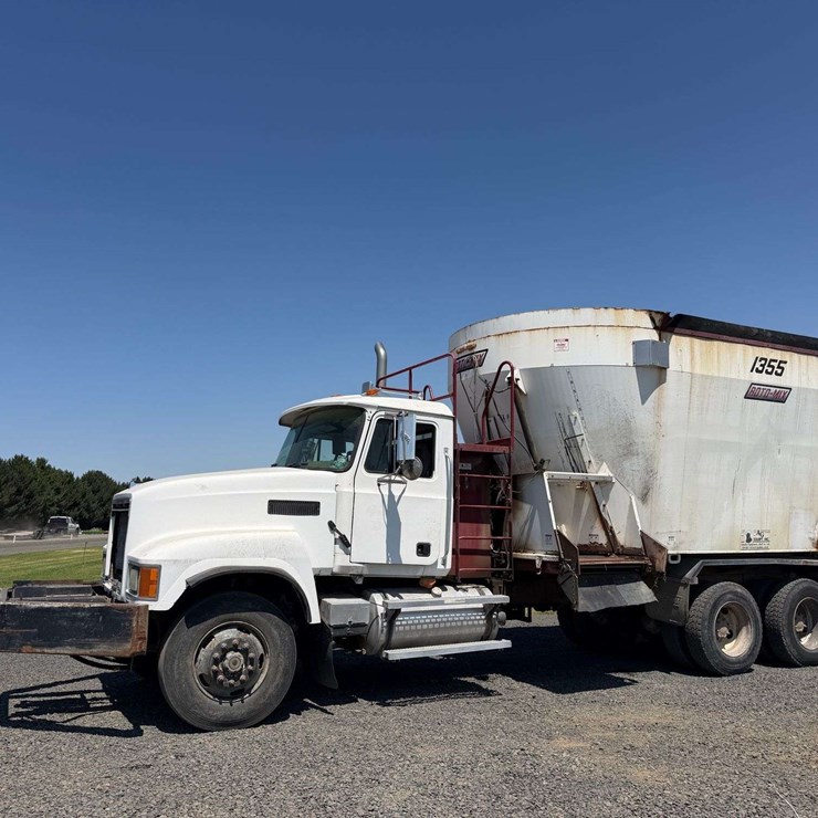 2002 MACK CH613