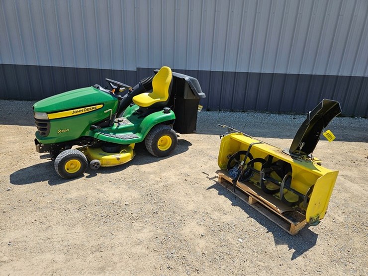 john-deere-x300-image-1
