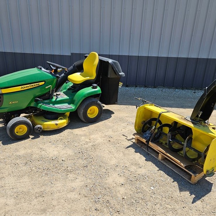 JOHN DEERE X300