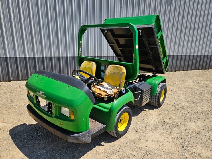 2016-john-deere-gator-image-17