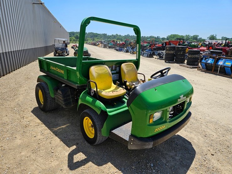 2016-john-deere-gator-image-7
