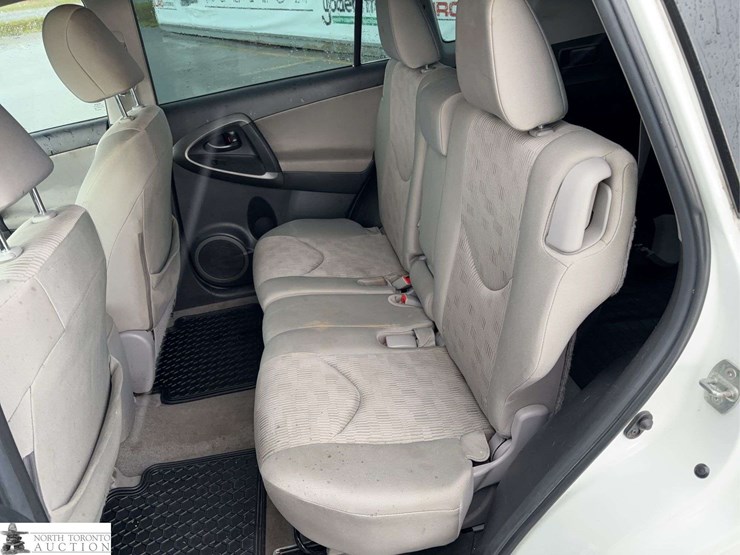2011-toyota-rav4-image-25