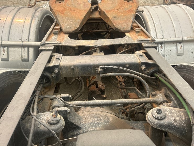 2005-caterpillar-c13-image-18