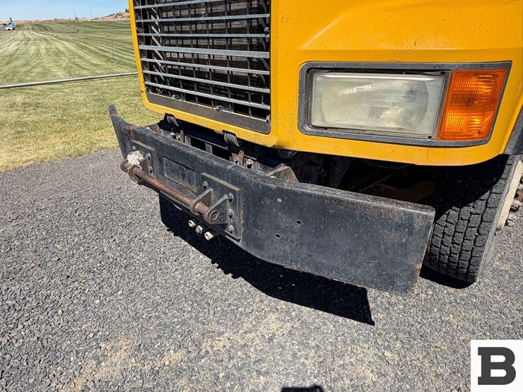 2001-mack-cl713-image-10